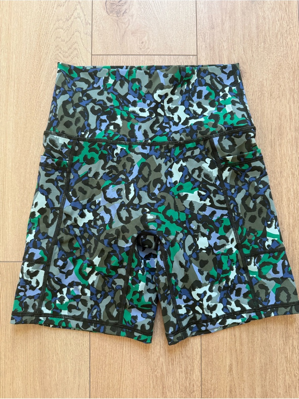 Aerie Offline high-rise biker shorts in a blue and green leopard print size m